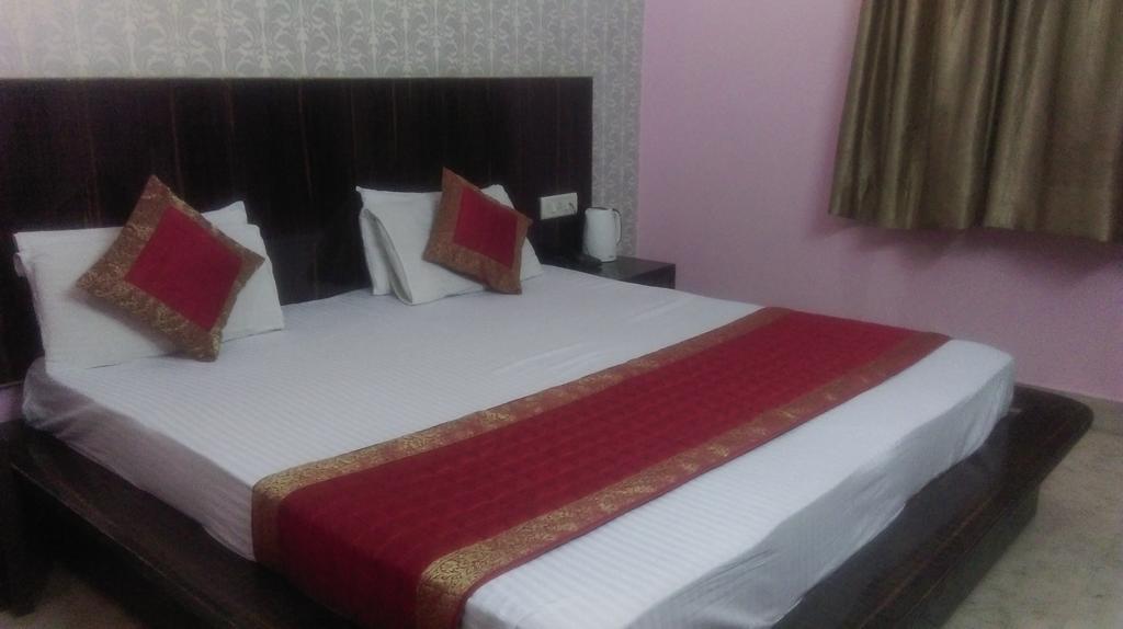 Hotel Surya Plaza Neu-Delhi Zimmer foto