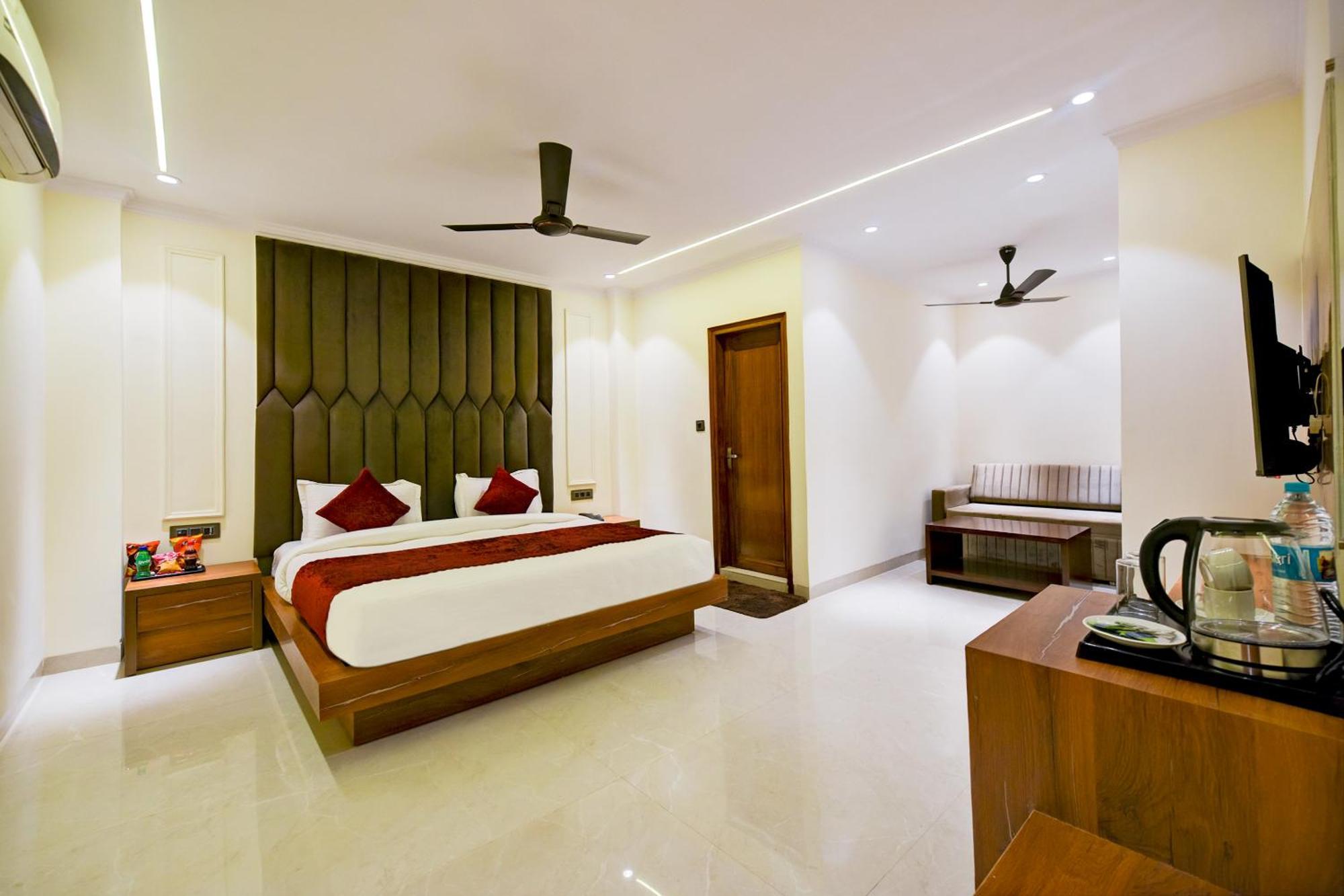 Hotel Surya Plaza Neu-Delhi Exterior foto