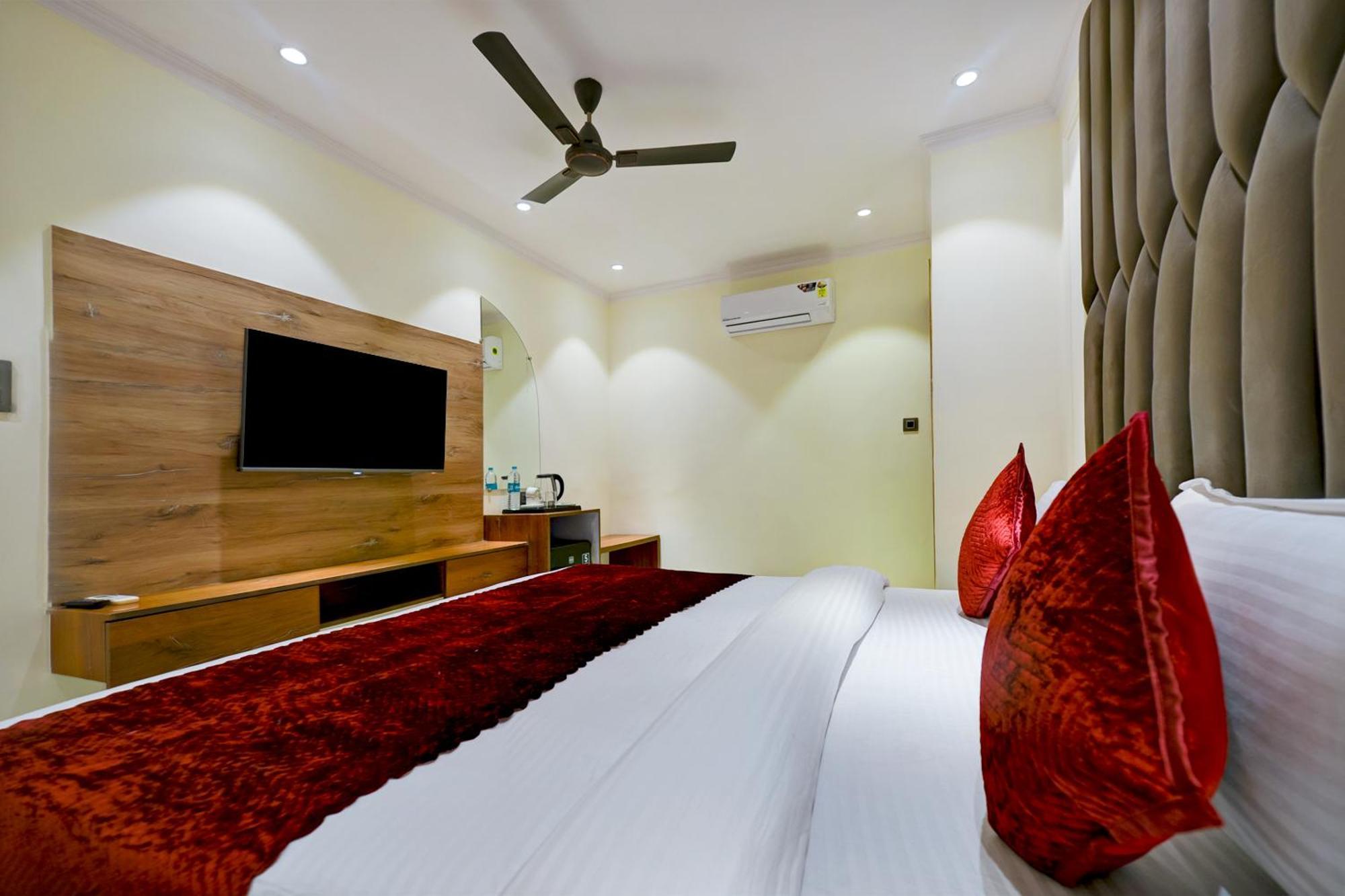 Hotel Surya Plaza Neu-Delhi Zimmer foto