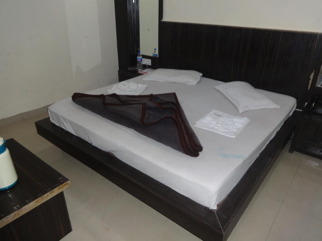 Hotel Surya Plaza Neu-Delhi Zimmer foto