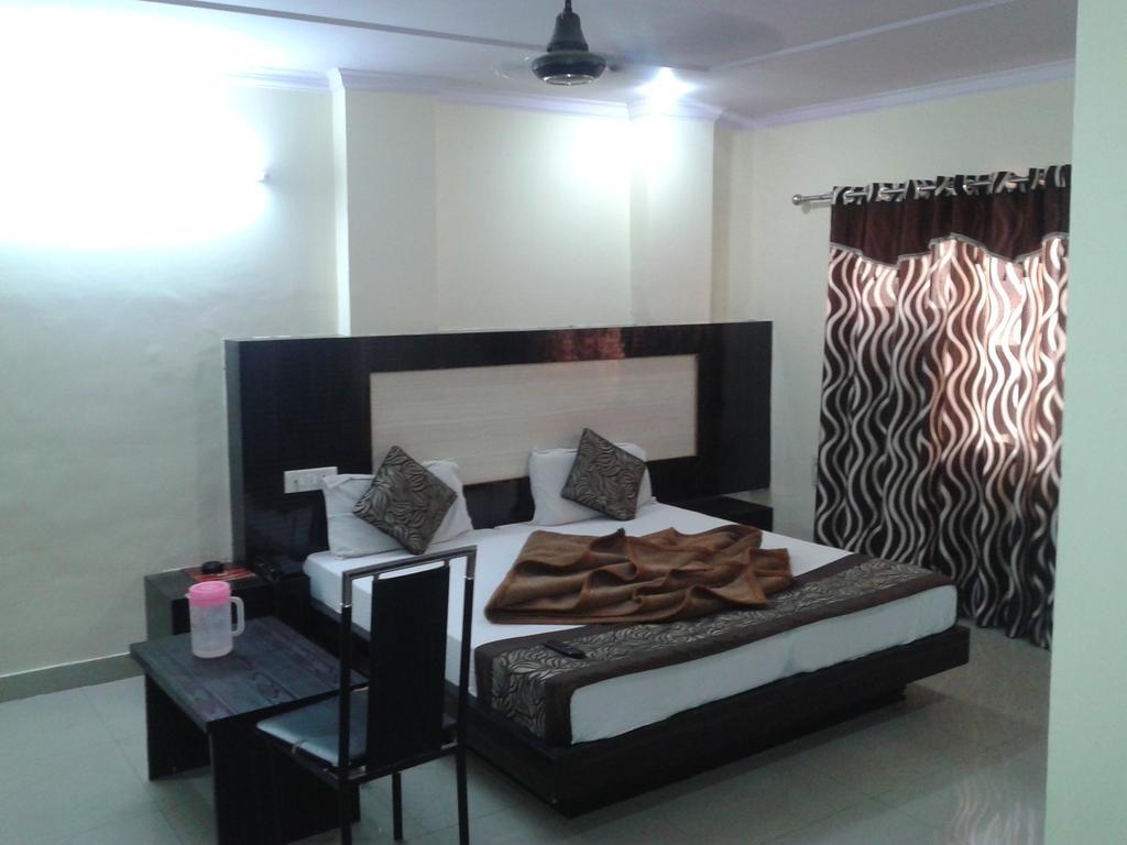 Hotel Surya Plaza Neu-Delhi Exterior foto